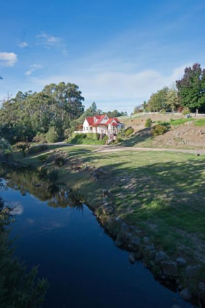 Crabtree Riverfront Cottages